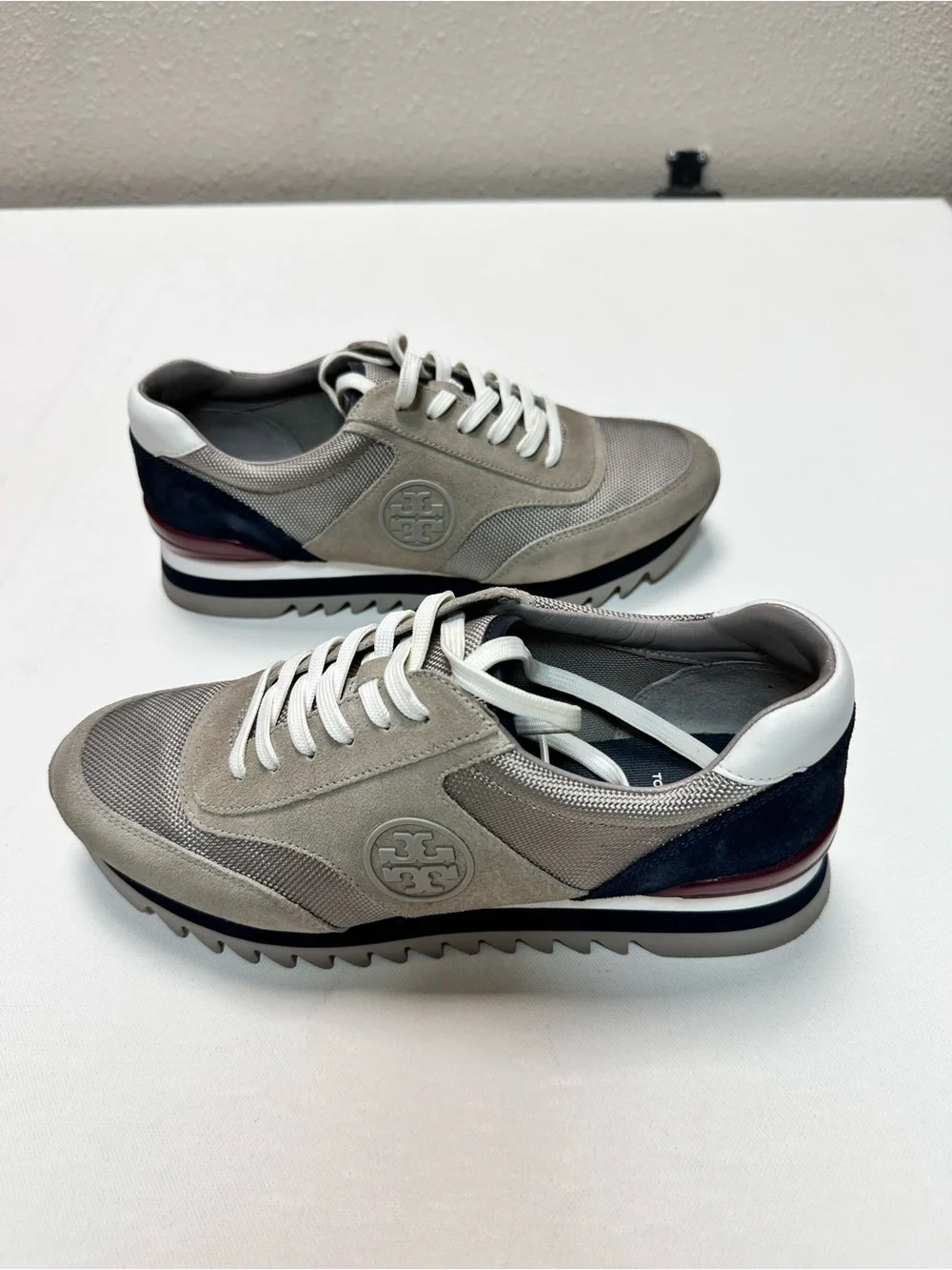 Tory Burch Women’s Sawtooth Logo Sneaker Tennis size 8.5 Leather Suede - Picture 5 of 13
